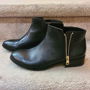 Aldo black zip up short booties
